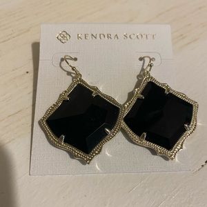 Kendra Scott Kirsten drop earrings in black glass!